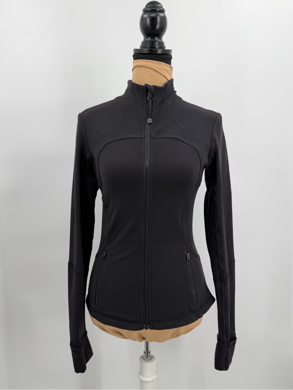Lululemon Forme Jacket Black Full Zip Thumbholes Size 6 athleisure yoga Pilates - Picture 1 of 14